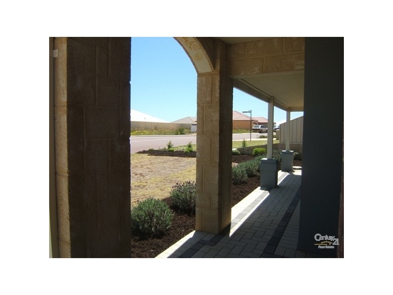 6 Loretta Parkway, Lakelands WA 6180