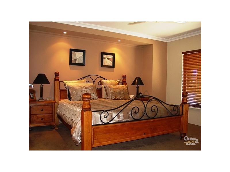 12 Campion Way, Lakelands WA 6210