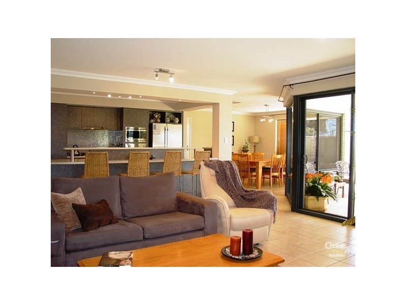 12 Campion Way, Lakelands WA 6210