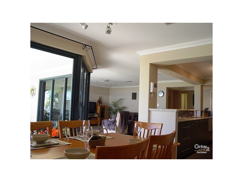 12 Campion Way, Lakelands WA 6210