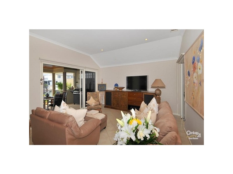 37 Aztec Island Retreat, Halls Head WA 6210