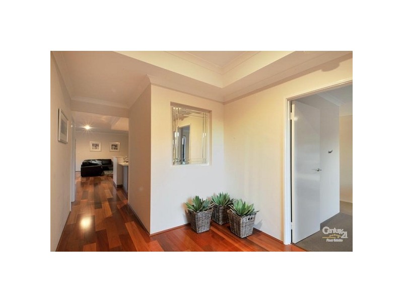 33 Marsdenia Road, Halls Head WA 6210