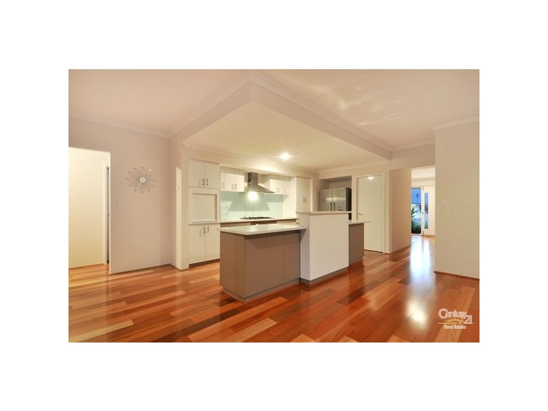33 Marsdenia Road, Halls Head WA 6210