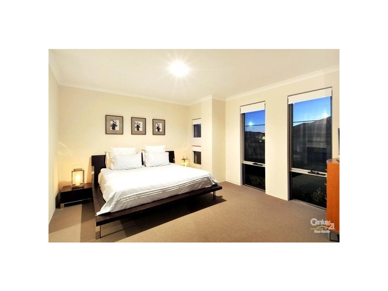 33 Marsdenia Road, Halls Head WA 6210