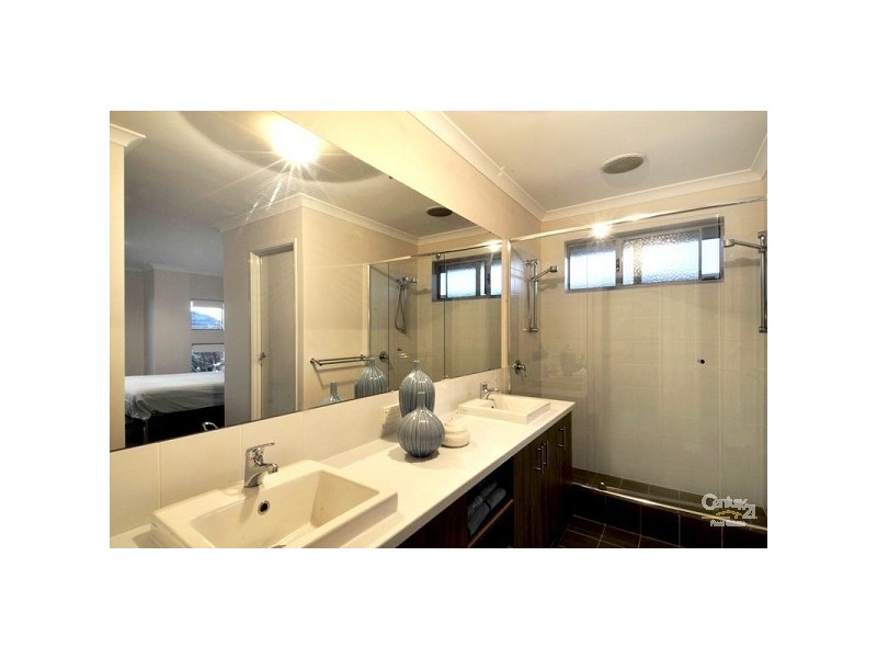 33 Marsdenia Road, Halls Head WA 6210