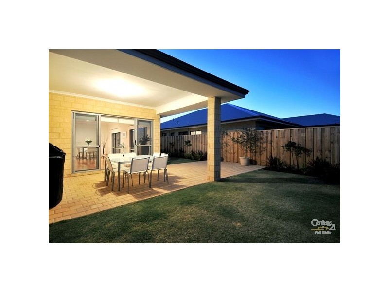 33 Marsdenia Road, Halls Head WA 6210
