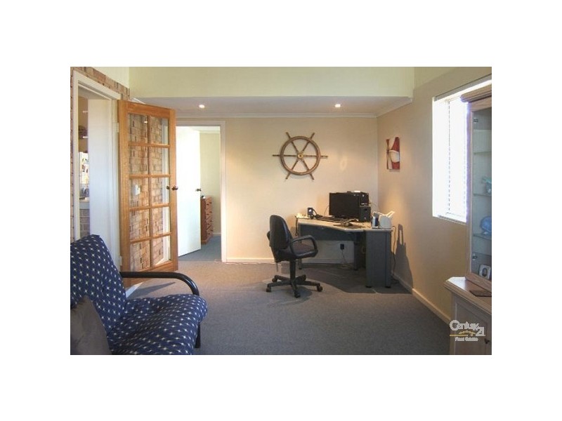 8 Shetland Place, Greenfields WA 6210