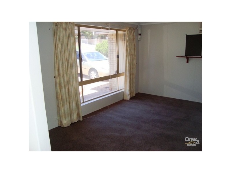 8 Portmarnock Circle, Halls Head WA 6210