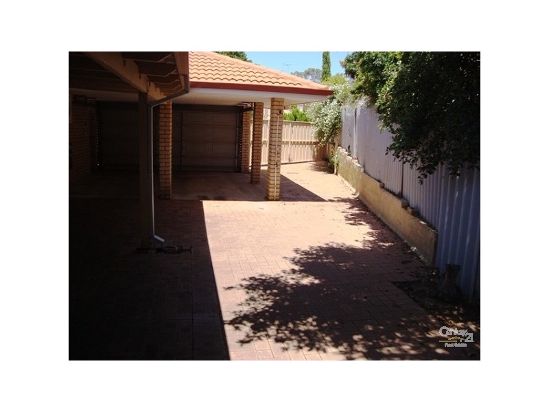 8 Portmarnock Circle, Halls Head WA 6210