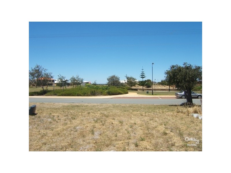 26 Queen Pde, Wannanup WA 6210