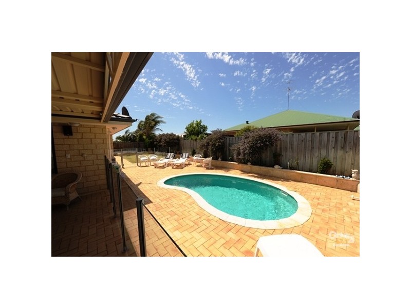 12 Castaway Cove, Halls Head WA 6210