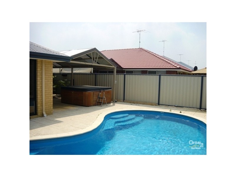 2 Caslano Road, Meadow Springs WA 6210