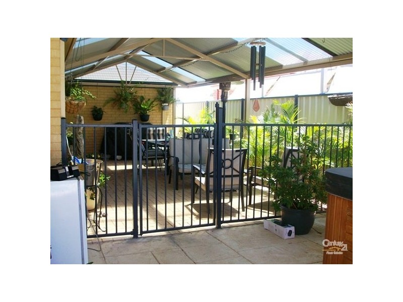 2 Caslano Road, Meadow Springs WA 6210