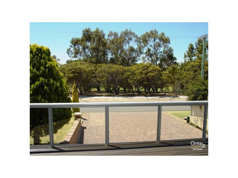 45 Oaklands Avenue, Halls Head WA 6210