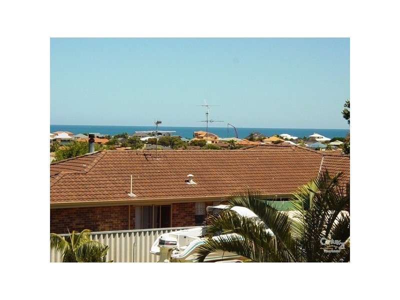 45 Oaklands Avenue, Halls Head WA 6210