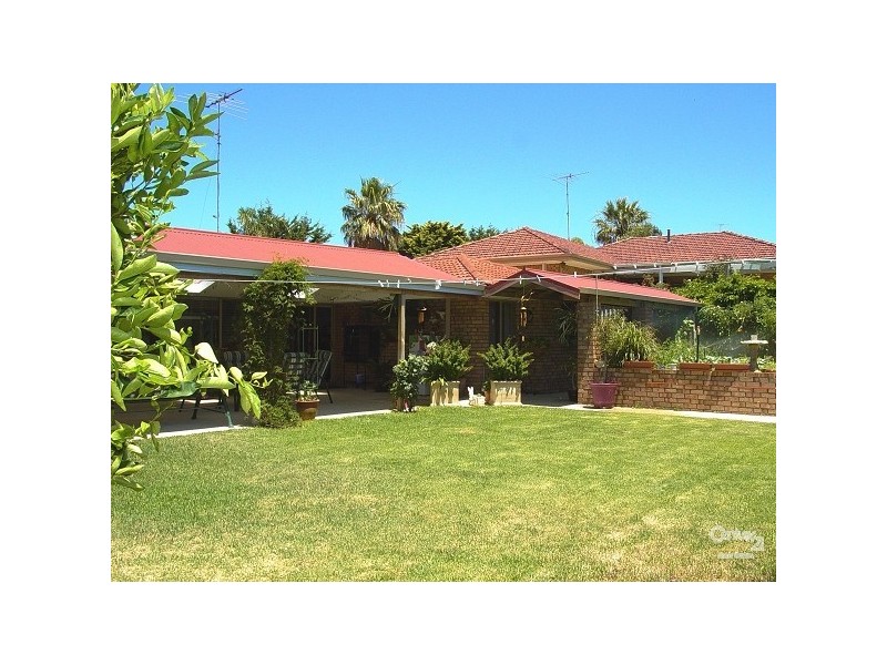 4 Newstead Close, Halls Head WA 6210