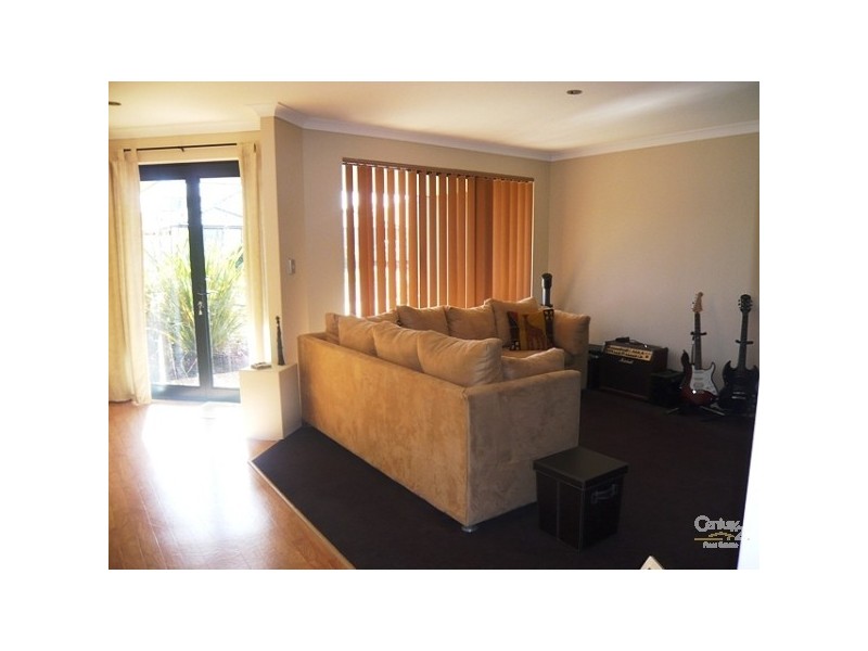 4 Chalice Rise, Lakelands WA 6180