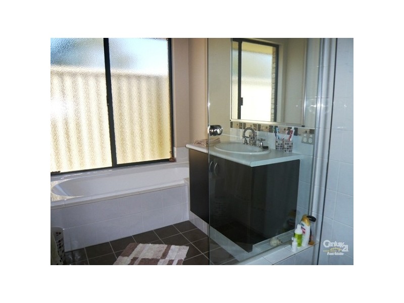 4 Chalice Rise, Lakelands WA 6180