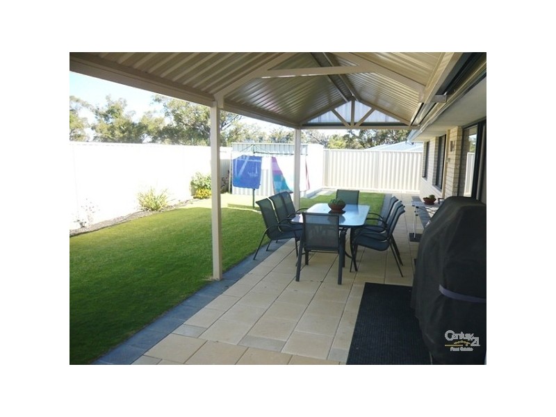 4 Chalice Rise, Lakelands WA 6180