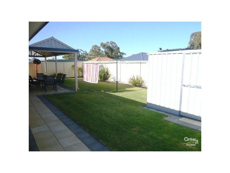 4 Chalice Rise, Lakelands WA 6180