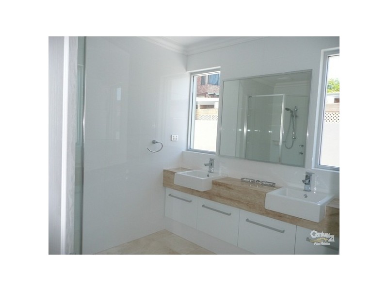 21C Oversby Street, Halls Head WA 6210