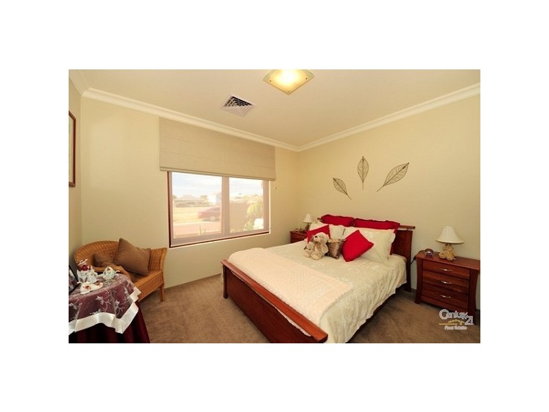 10 Gael Place, Dudley Park WA 6210