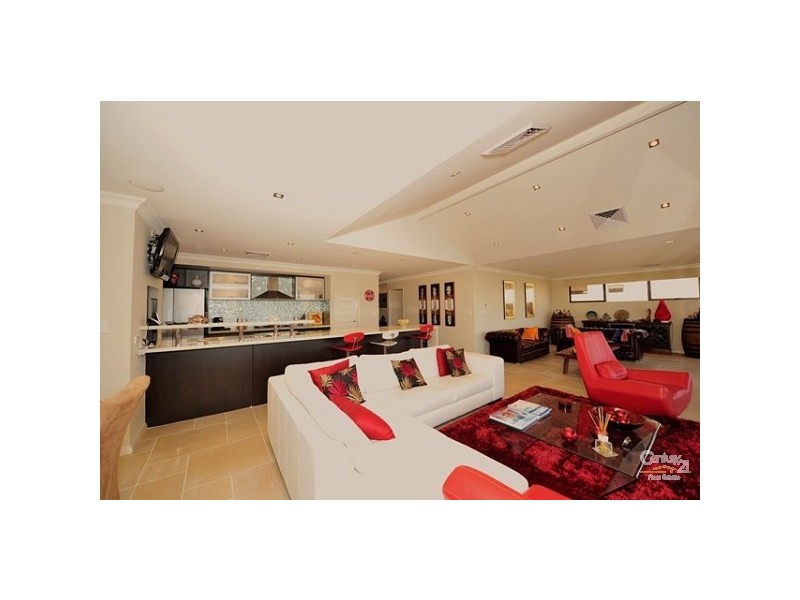 10 Gael Place, Dudley Park WA 6210