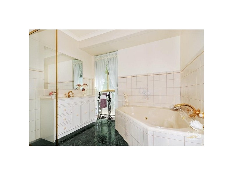 8 Victoria Circle, Greenfields WA 6210