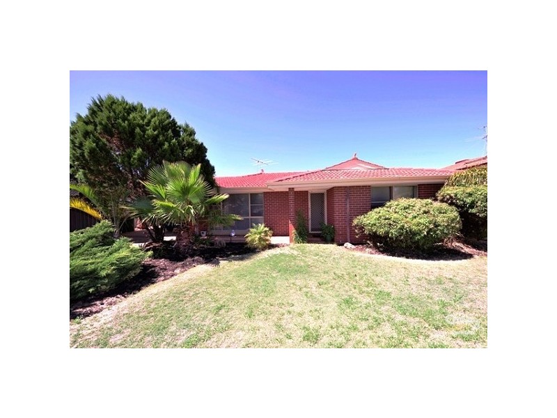 7 Oaklands Ave, Halls Head WA 6210