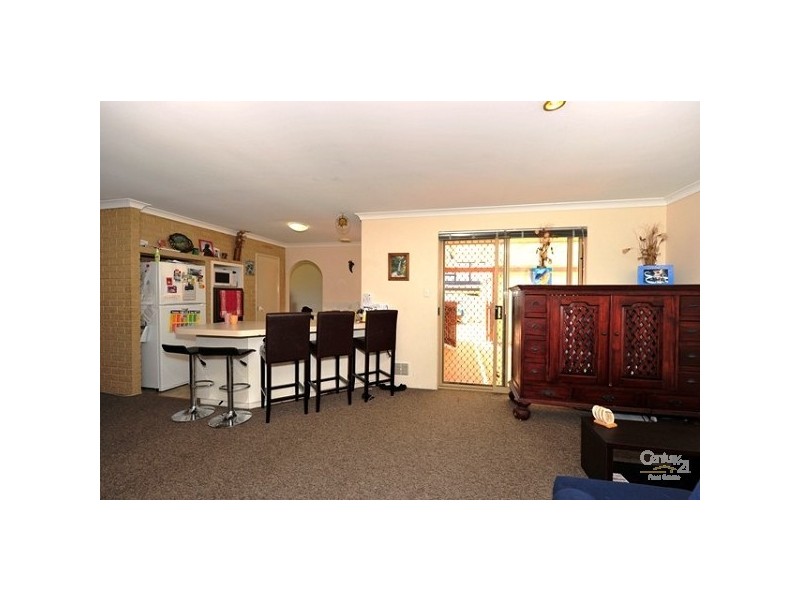7 Oaklands Ave, Halls Head WA 6210