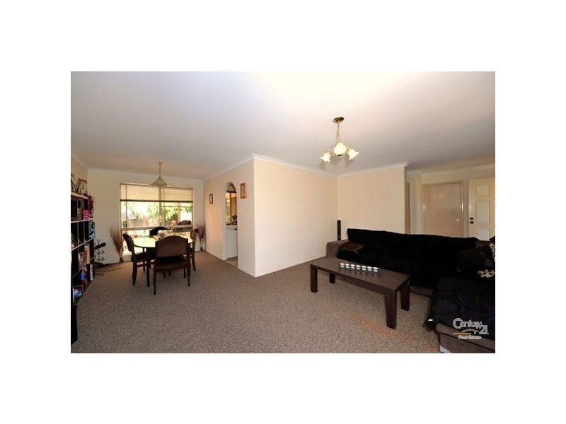 7 Oaklands Ave, Halls Head WA 6210