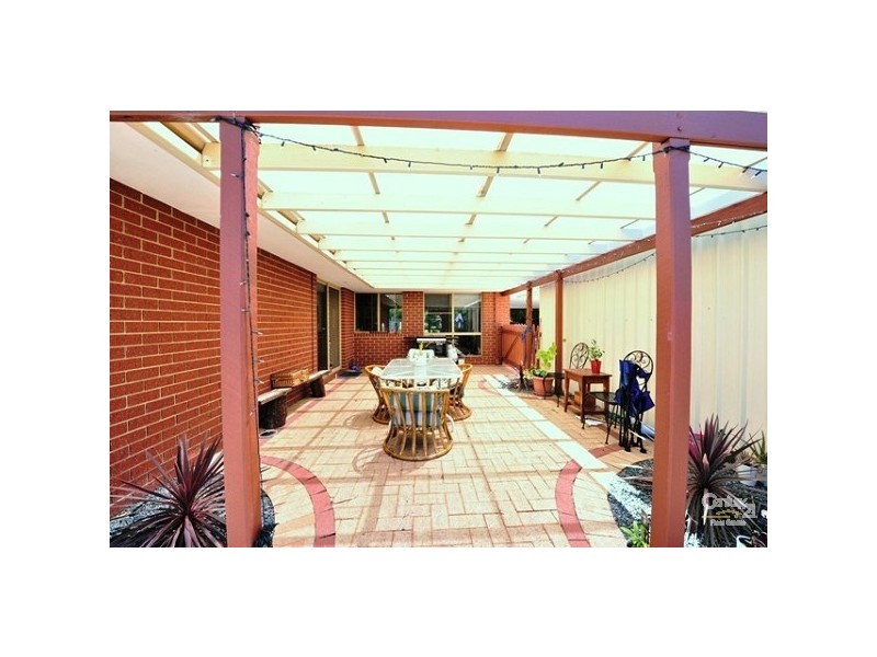 7 Oaklands Ave, Halls Head WA 6210