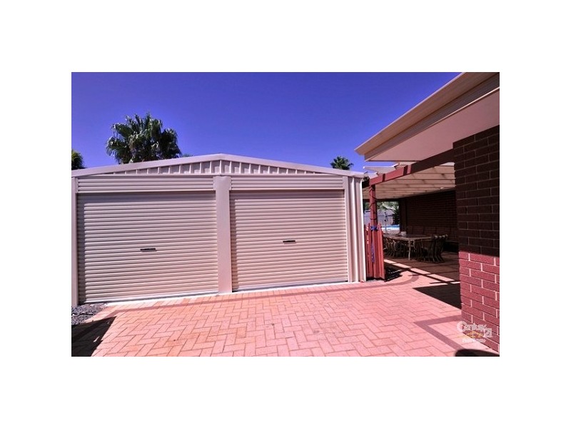 7 Oaklands Ave, Halls Head WA 6210