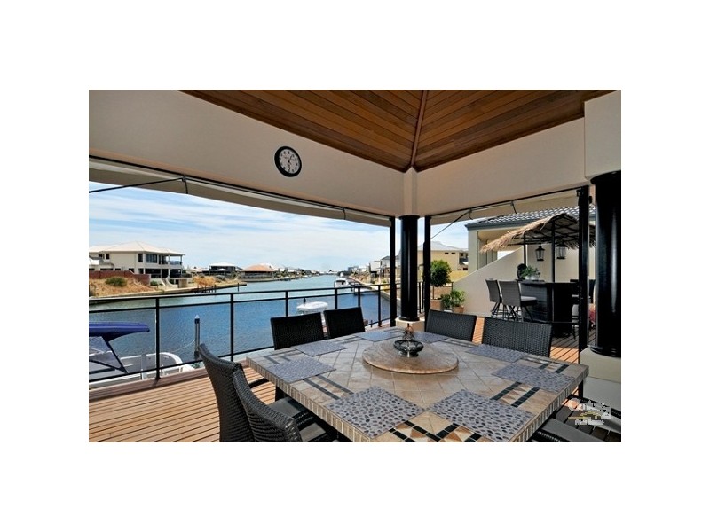 24 Leisure Way, Halls Head WA 6210