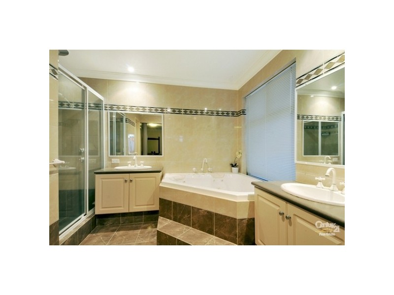 24 Leisure Way, Halls Head WA 6210