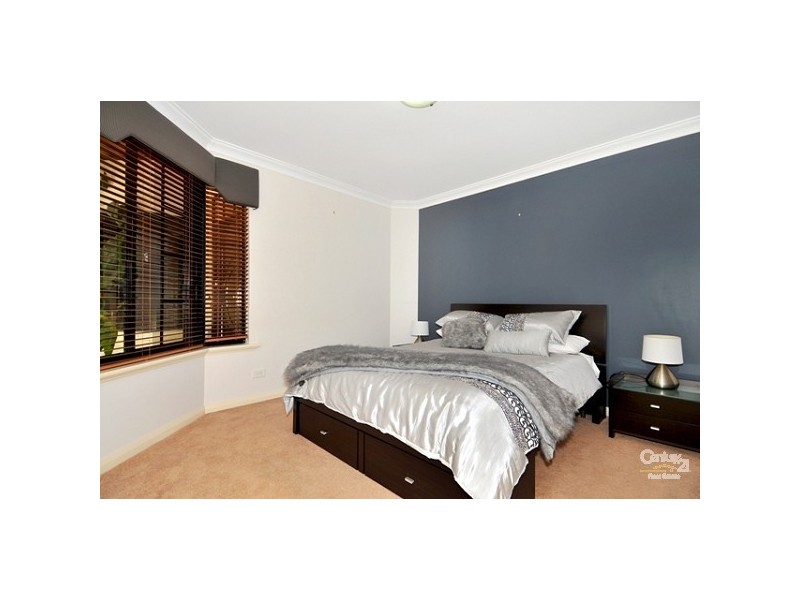 24 Leisure Way, Halls Head WA 6210