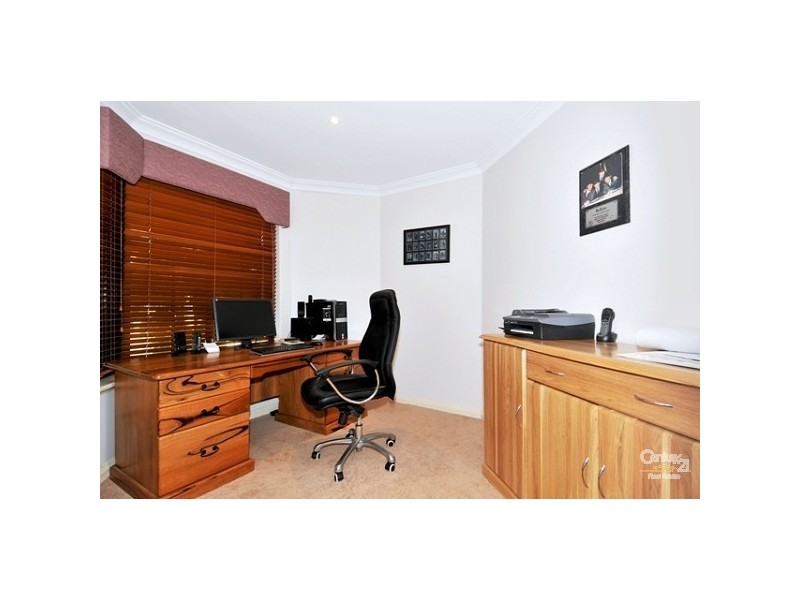 24 Leisure Way, Halls Head WA 6210
