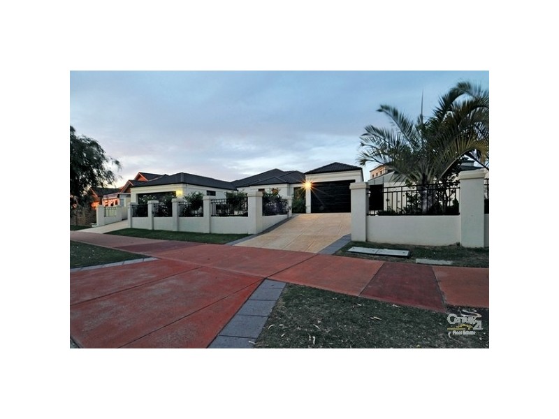 24 Leisure Way, Halls Head WA 6210