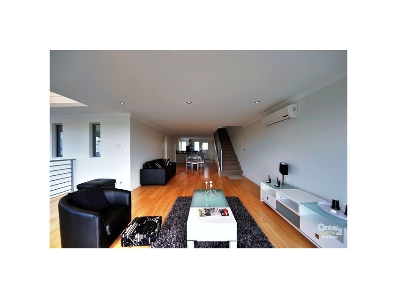 21D Oversby Street, Halls Head WA 6210