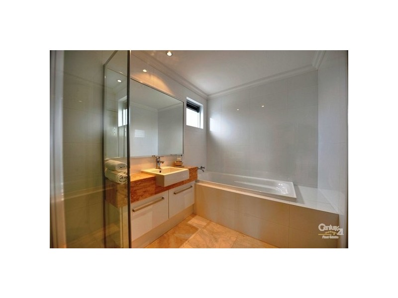 21D Oversby Street, Halls Head WA 6210