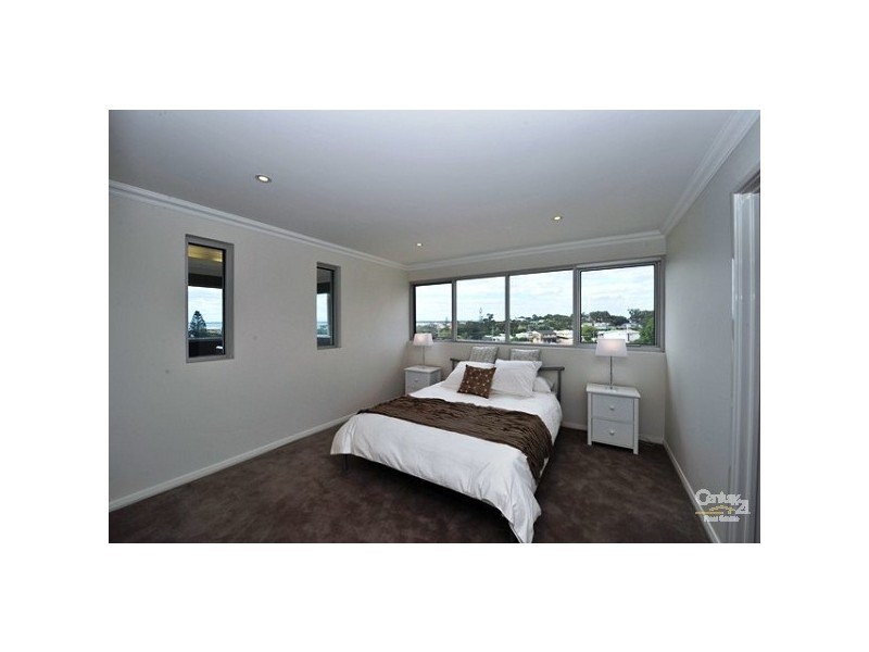 21D Oversby Street, Halls Head WA 6210
