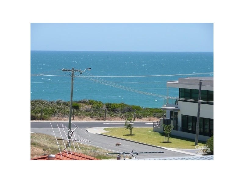 21D Oversby Street, Halls Head WA 6210