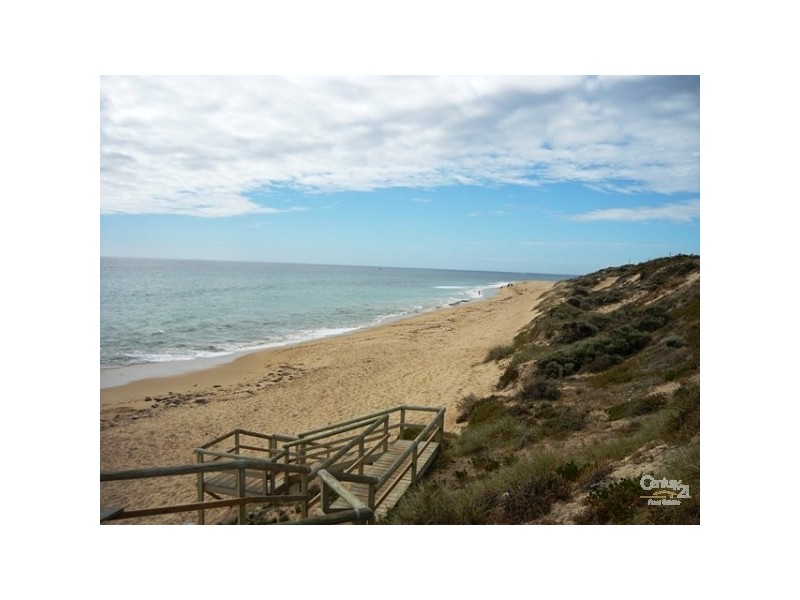 106 Janis Street, Halls Head WA 6210