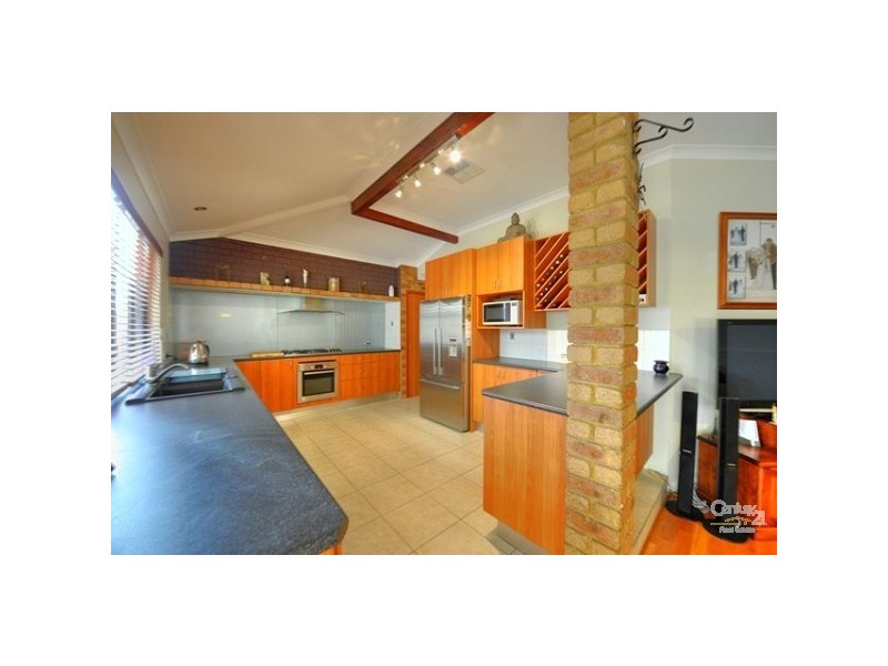 1 Hyacinth Place, Madora Bay WA 6210