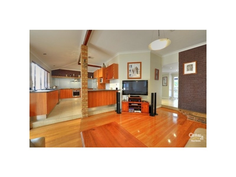 1 Hyacinth Place, Madora Bay WA 6210