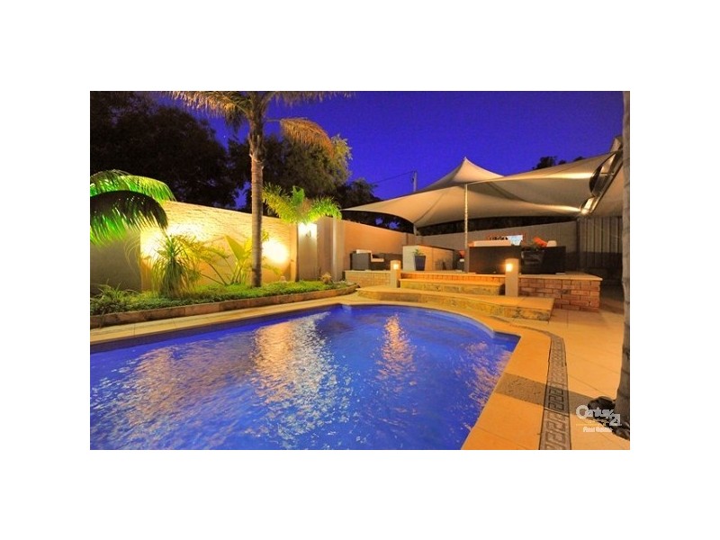 1 Hyacinth Place, Madora Bay WA 6210