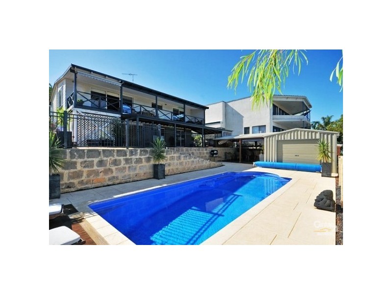 8 Marsh Place, Halls Head WA 6210