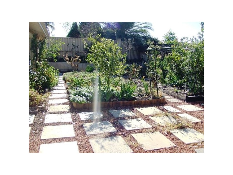 2, 27 Luckhurst Dr, Mandurah WA 6210