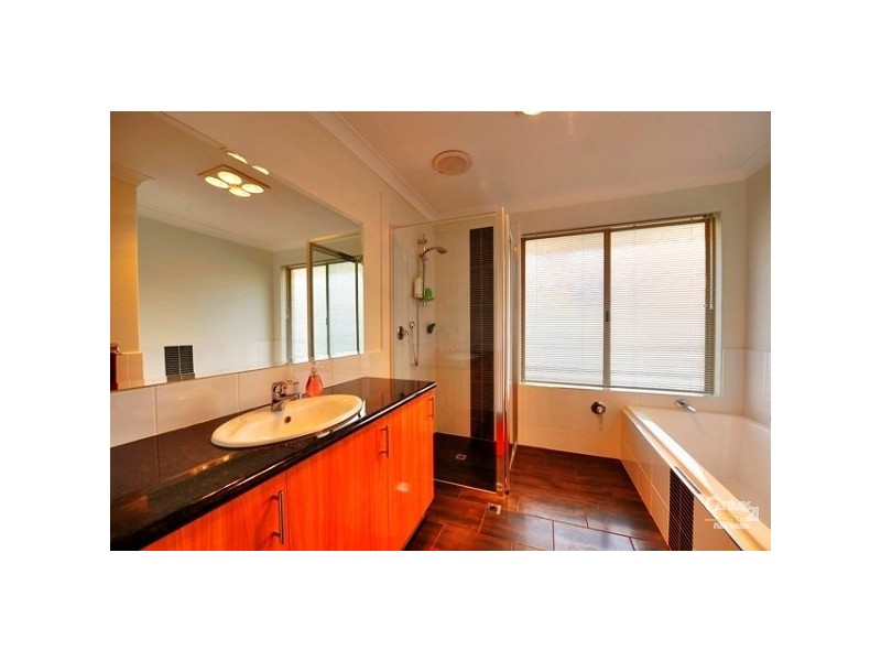 18 Seawind Drive, Silver Sands WA 6210