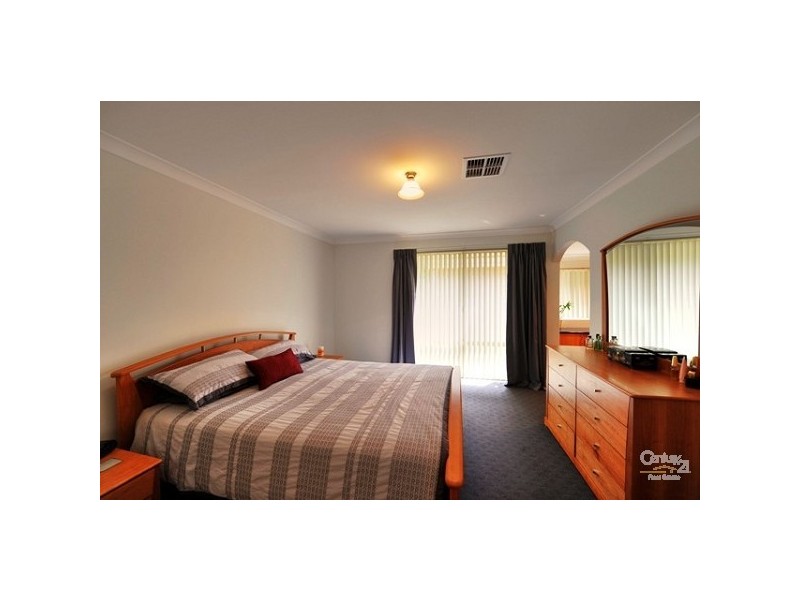 18 Seawind Drive, Silver Sands WA 6210